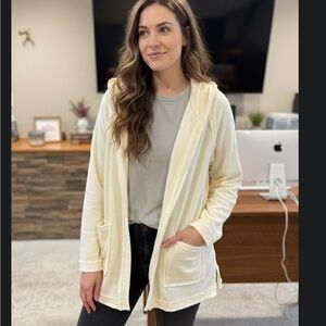 Yak & Yeti Cream Hoodie Women's cardigan raw hems slouchy S/m pockets oversized